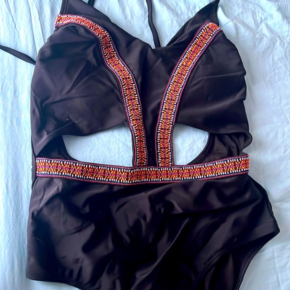 New embroidery monokini one piece swimsuit with cutouts - Picture 1 of 2